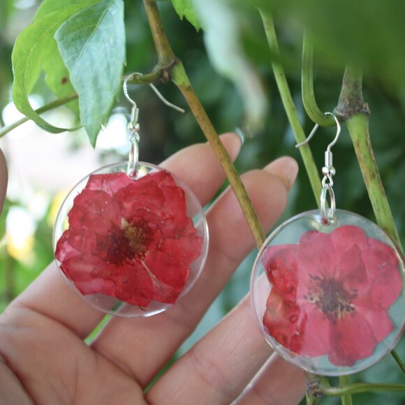 Hand Crafted Resin Earrings with Real Flowers - Picture 3 of 4